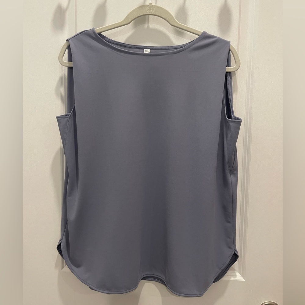 Sleeveless blouse crepe jersey t shirt modest neckline summer workwear Uniqlo
